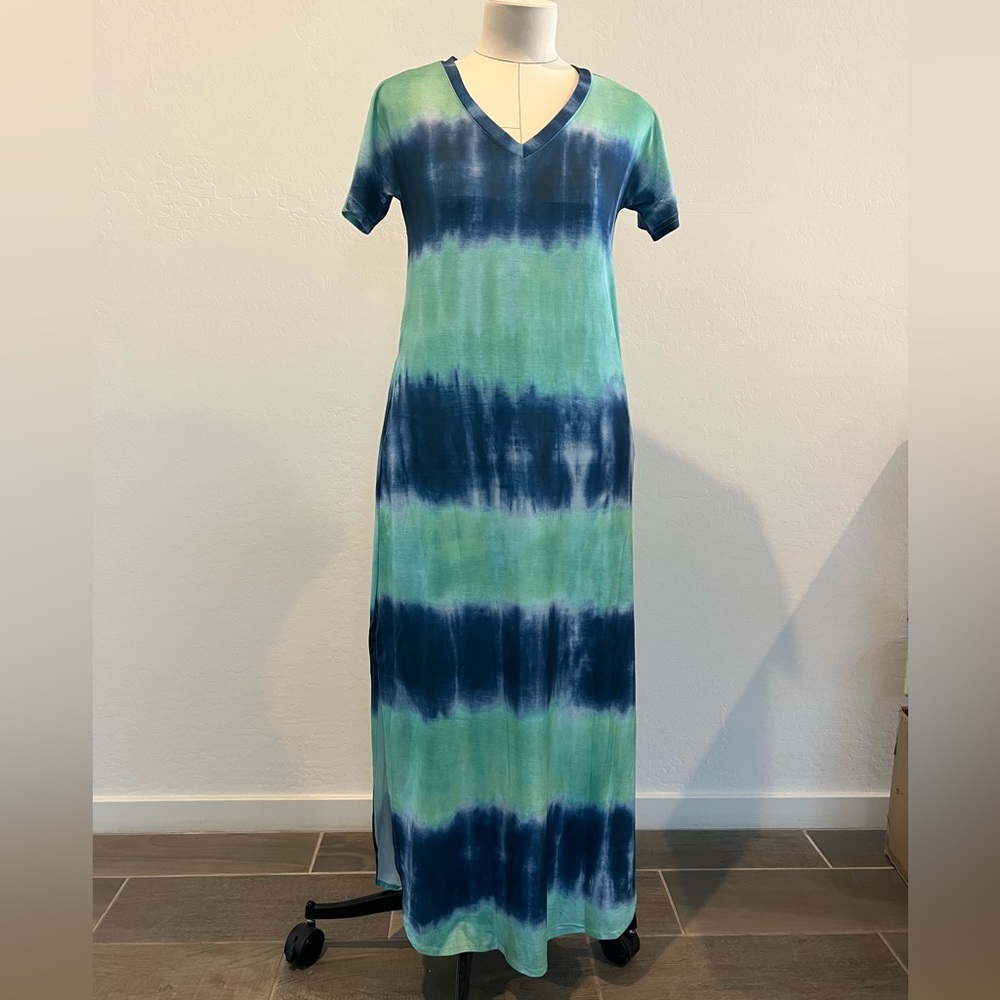 Huskary Tie Dyed V neck short sleeve pullover maxi dress.